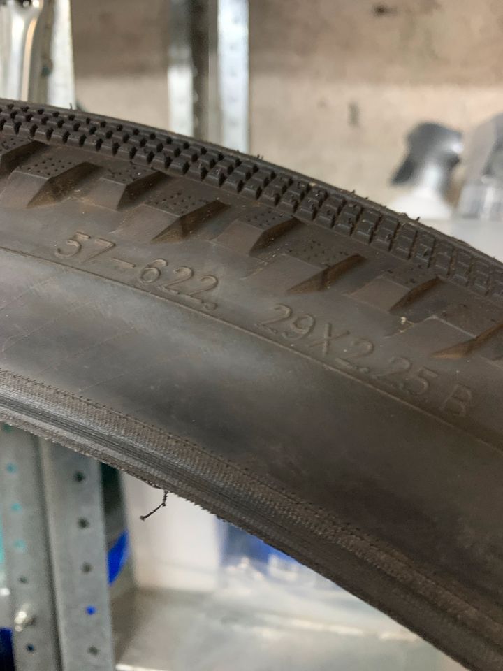 1x Schwalbe Hurricane 57-622 29" in Krailling