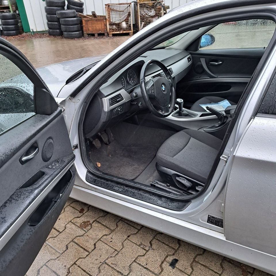 BMW E90 N46B20B /  G-GS6-17BG Lack:TITANSILBER MET(354) Nr:(4126) in Rennerod