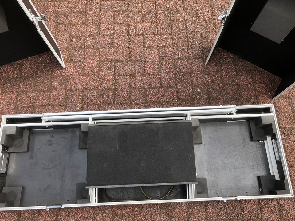 Roadcase für 2 Plattenspieler und 1 Mixer mit Ablage für Laptop in Nettetal