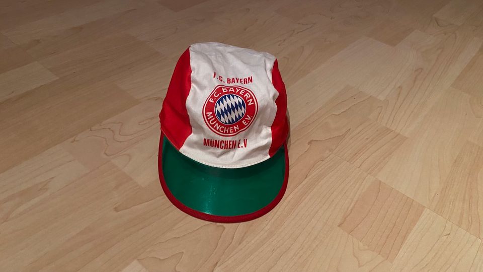 FCB Bayern München Fan Kappe Sammlerstück Fanartikel in Karlshuld