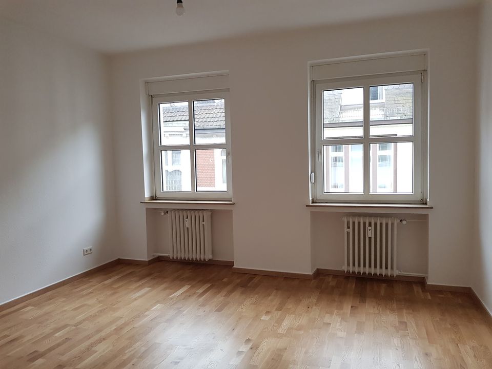 **TOP**4-Zimmer Wohnung im 3.OG in der Essener City! in Essen