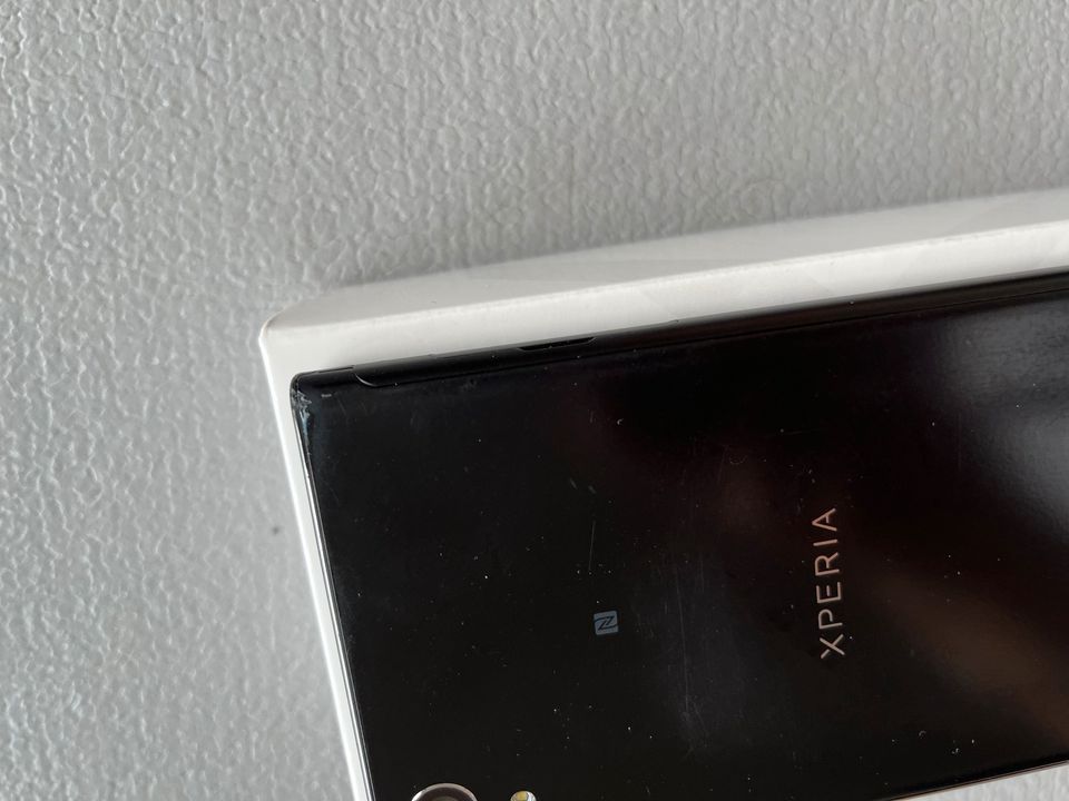 Smartphone, Handy, Sony Xperia XA1 Plus, schwarz in Helmstadt-Bargen