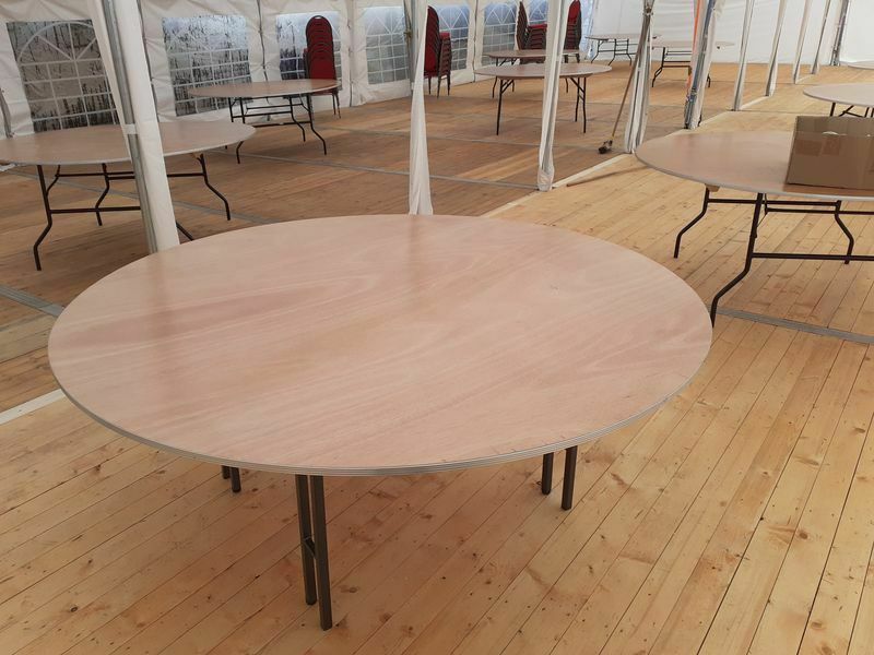 Stehtische Tische  Stühle Hussen mieten leihen in Elsterwerda