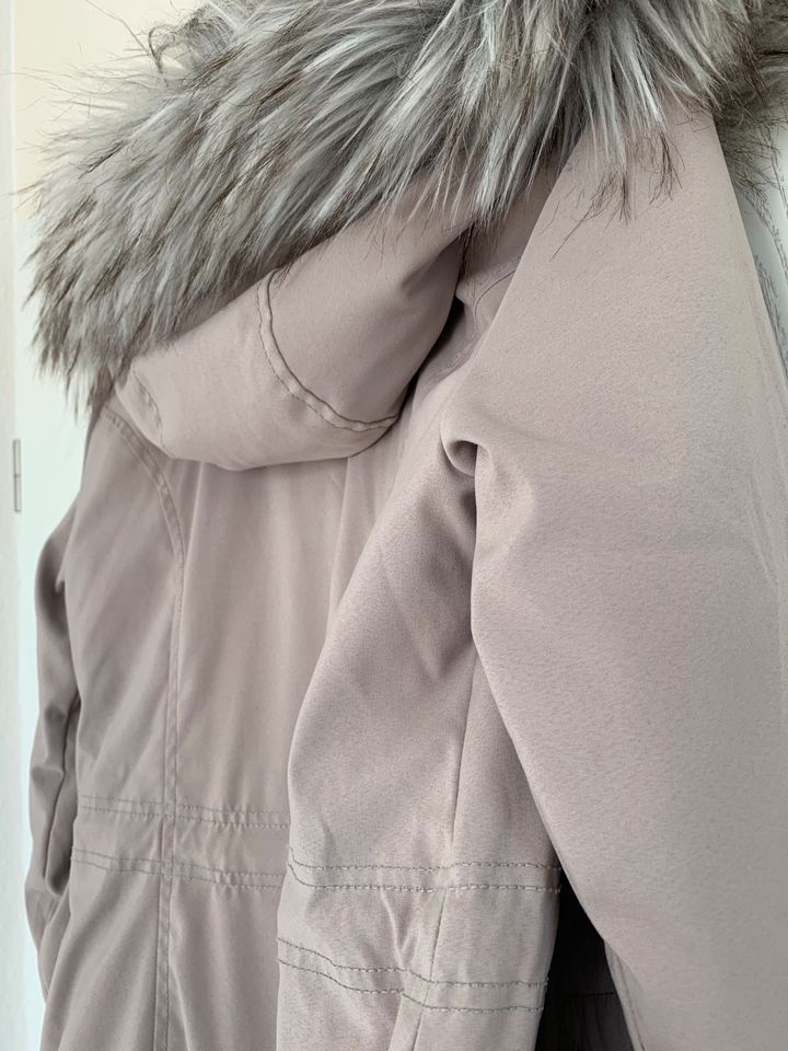 Hollister Parka mit Kunstpelzfutter Gr. S beige in Soest