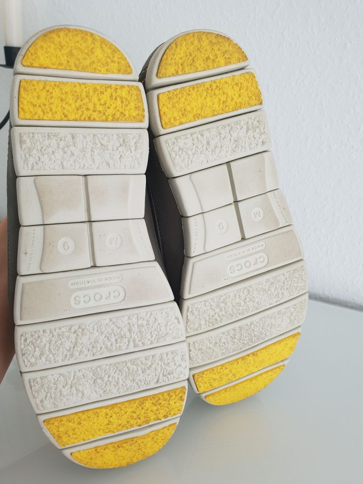 Herrenschuhe Crocs Größe 40, 27 cm Innensohle.  In perfekter Verf in Esslingen