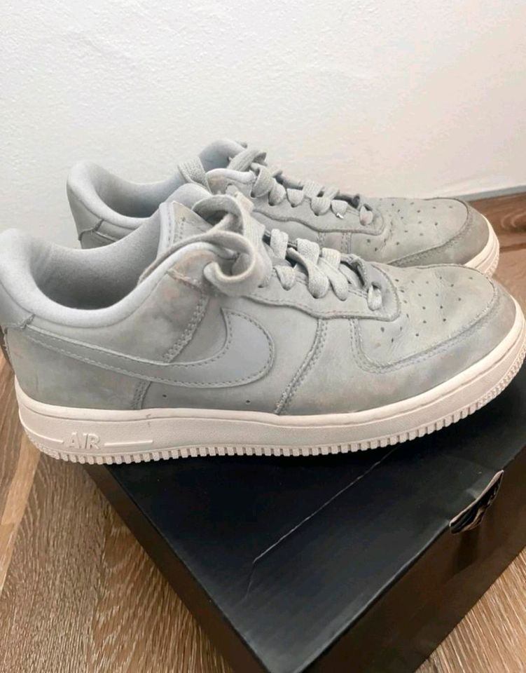 Nike Air Force 1 Grösse 38 Grau in Brilon