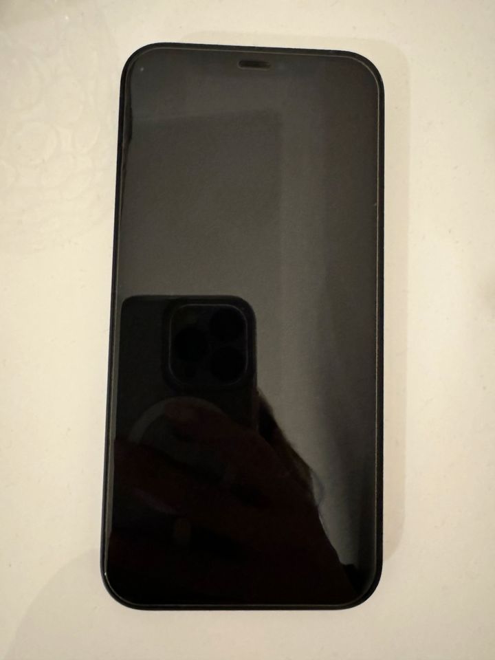 I Phone 12 / schwarz / 64gb in München