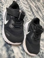 Nike Schuhe - Sneaker - Junge/Mädchen - schwarz/weiß - Größe 25 Nordrhein-Westfalen - Geseke Vorschau