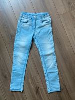 neuwertige, hellblaue Jeans, verstellbar, Gr. 122 Nordrhein-Westfalen - Versmold Vorschau