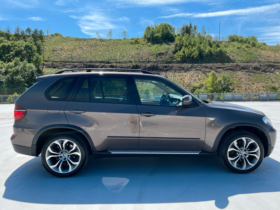 BMW E70 X5 40d Individual in Netphen