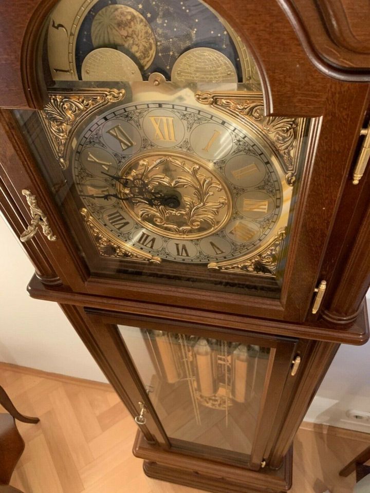 Traditionelle Standuhr/ Hermle/ Uhr/ Westminster Gong/ Gold in Königswalde