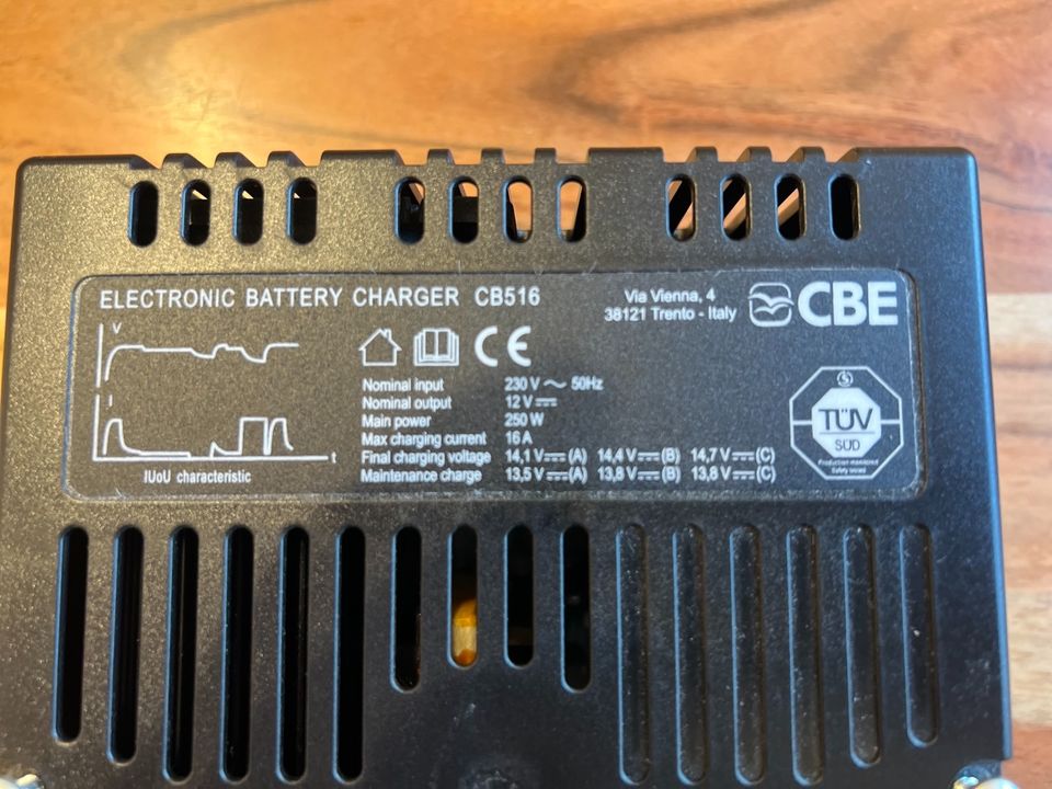 Ladegerät CBE CB516 Wohnmobil für AGM und Blei/Gel Batterien in Denzlingen