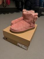UGG W MINI BAILEY FLUFF BUCKLE Gr 9w Hessen - Hochheim am Main Vorschau