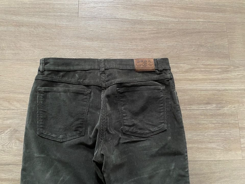 4 Brax & Wrangler Herren Hosen Jeans Cord Texas Stretch Gr. 34/30 in Gelsenkirchen