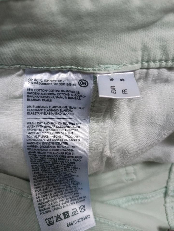 Kurze Shorts kurze Hose Gr. 46 in Leipzig