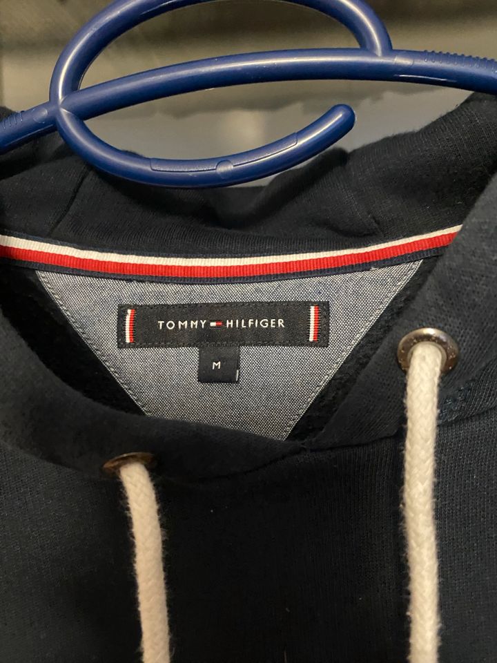 Tommy Hilfiger Hoodie M blau navy klassisch Pullover NP 120€ in Paderborn