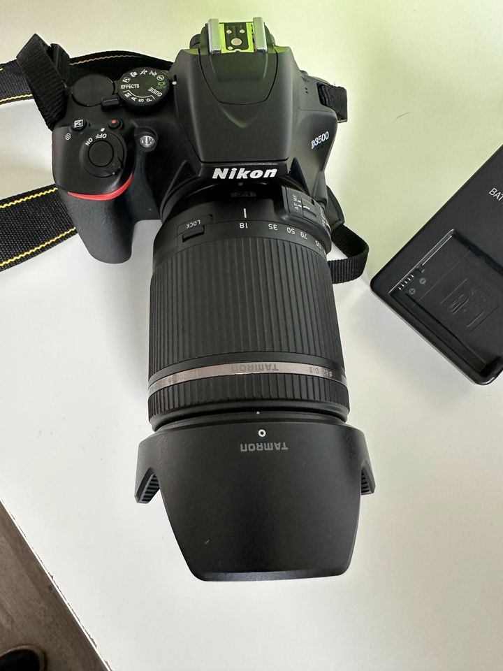 Nikon D3500 mit Zubehör in Bayreuth