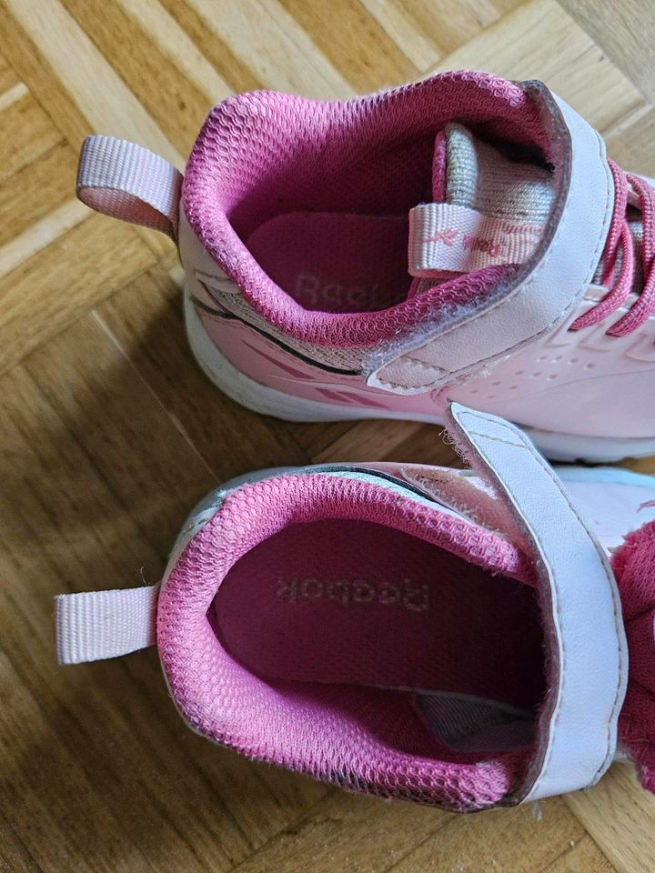 Reebok Kinder Sneaker Größe 21 rosa Mädchen 11 cm in München