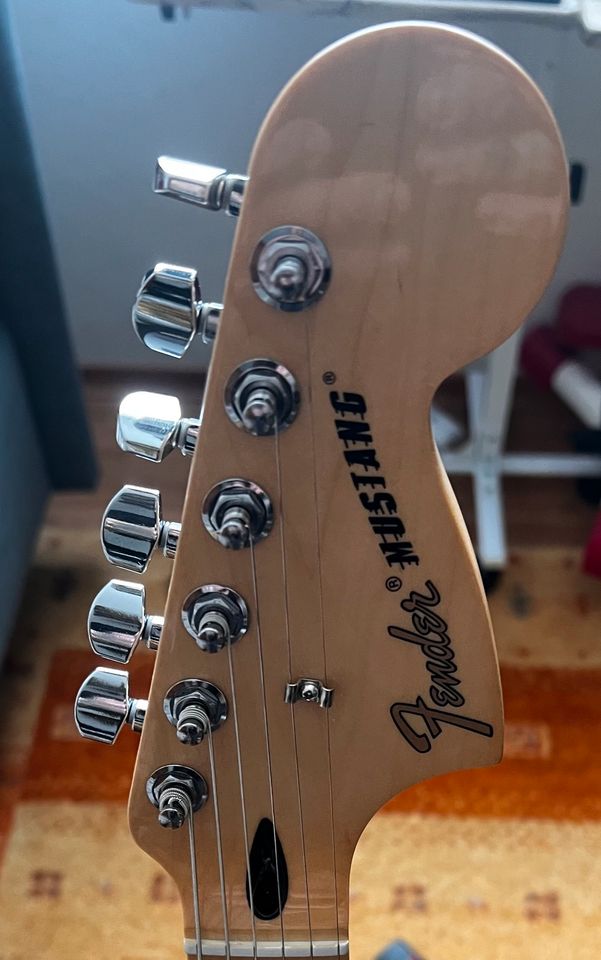 Fender Player Mustang Gitarre topzustand in Erkelenz