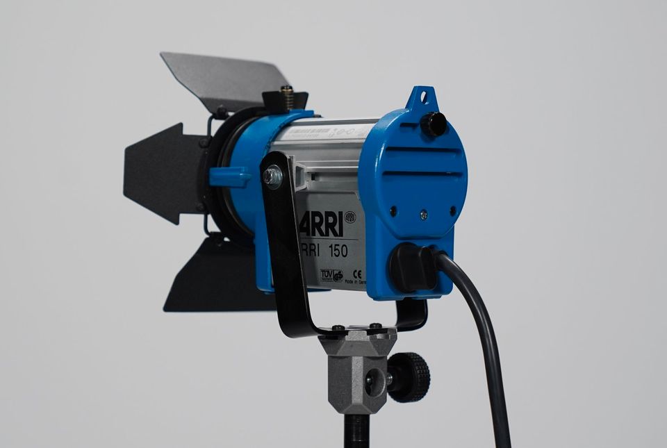 ARRI Junior 150W Fresnel Tungsten Stufenlinse Filmlicht in München