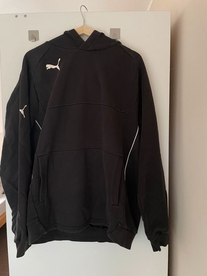 Schwarzer Hoodie von Puma in M. in Billerbeck