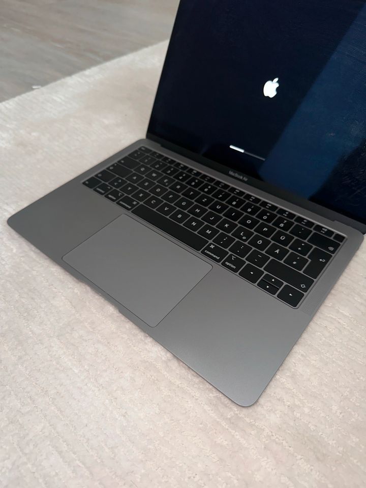 Macbook Air 2018 13,3 zoll in Hannover