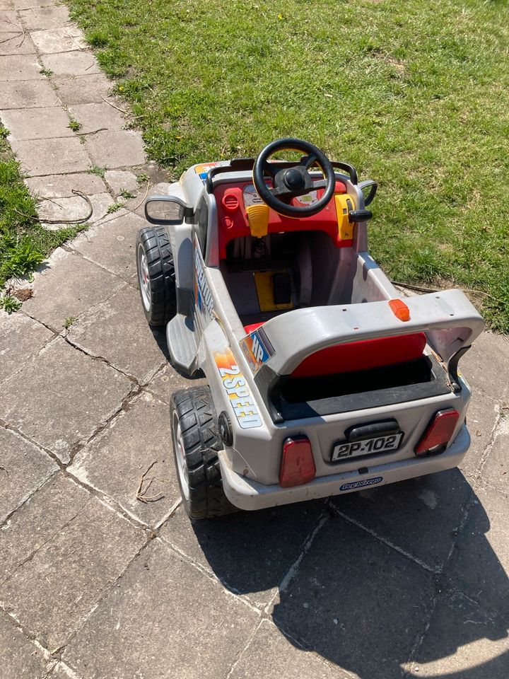 PEG Perego elektrisches Kinder Auto in Drei Gleichen