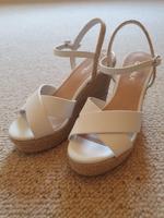 Wedges Sandalen Keilabsatz, Gr. 36, weiß - Neu und ungetragen Berlin - Reinickendorf Vorschau