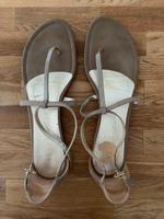 Beige Zehensandalen mit Glitzeroptik München - Schwabing-West Vorschau