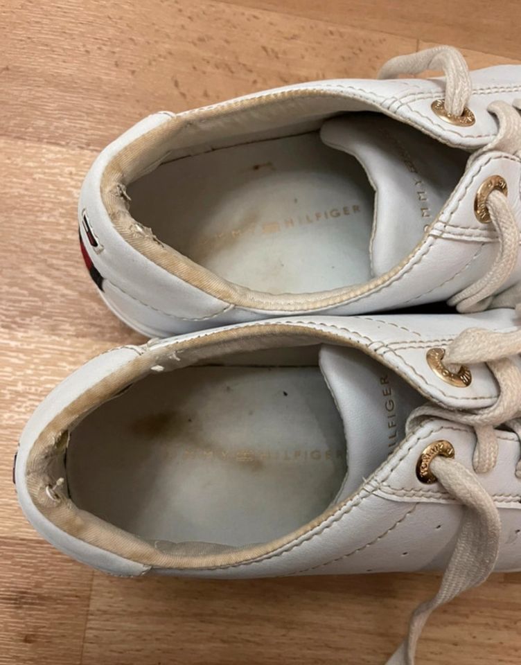 Original Tommy Hilfiger Sneaker Damen Größe 37 in Farbe Weiß in Potsdam