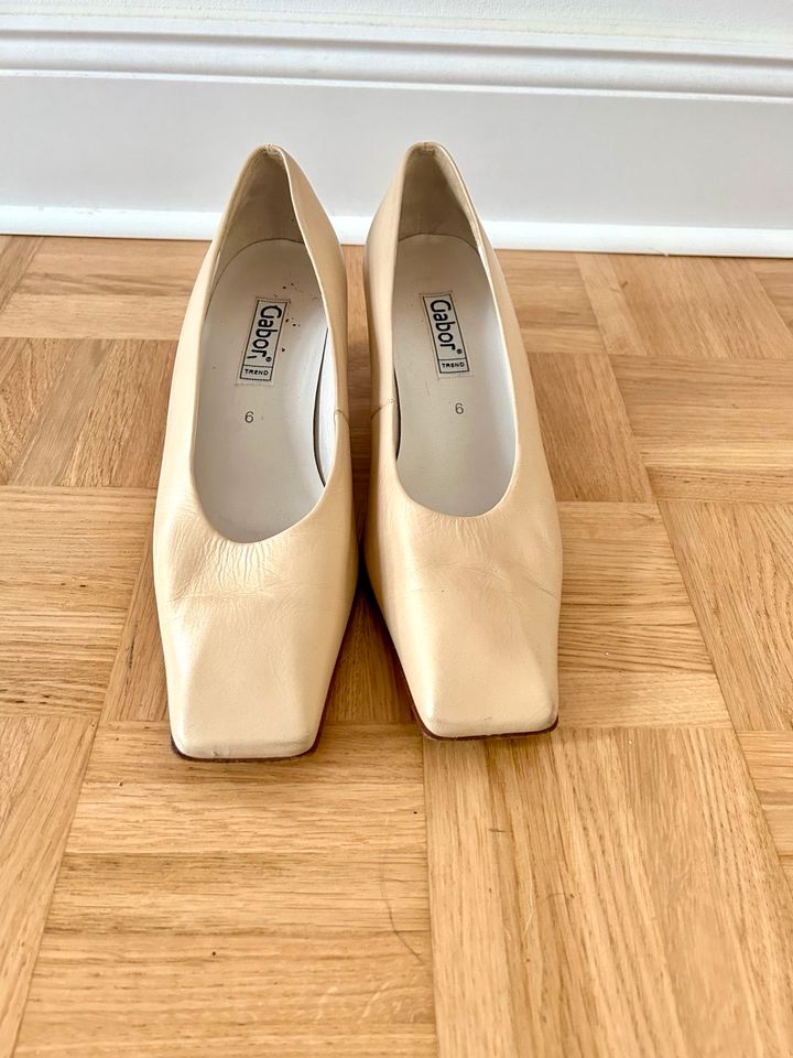 Vintage Y2K Ballett Kitten Heel Gr. 39 beige Leder gold Pumps in Düsseldorf