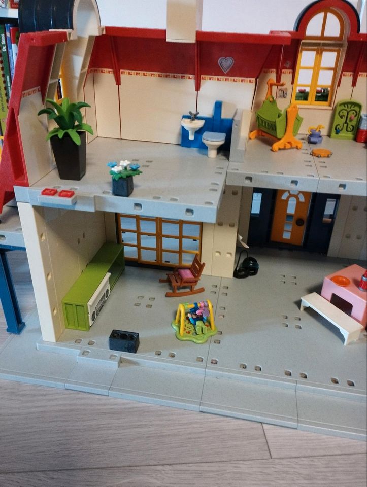 Playmobil Haus mit Zubehör in Nürnberg (Mittelfr)