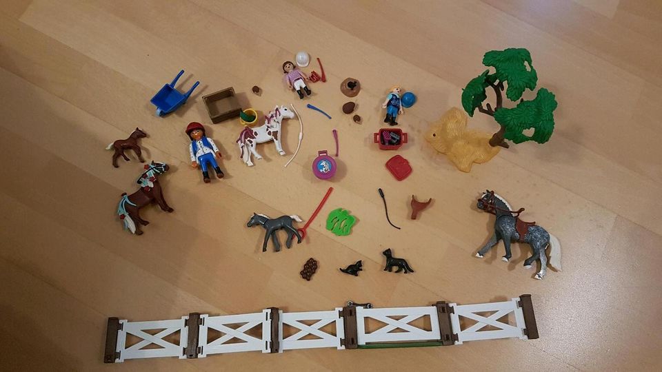 Playmobil Ponies mit Zubehör in Ratingen