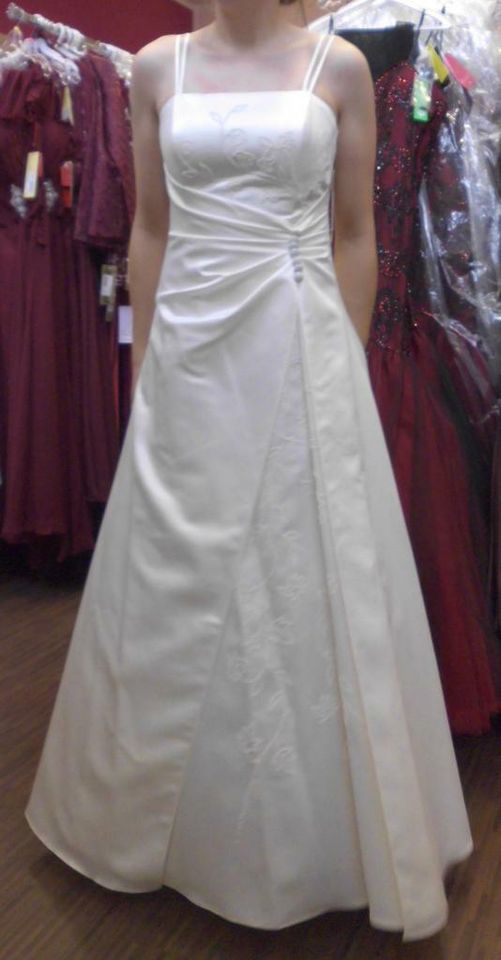 Brautkleid/Hochzeitskleid Gr. 36 creme in Tröndel