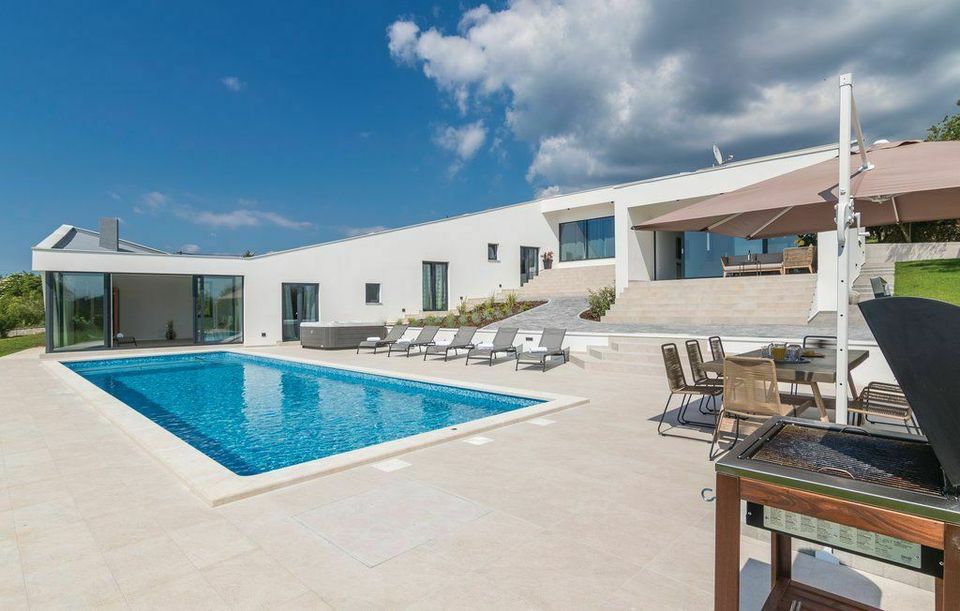 Ferienhaus mit Pool in Velavala (Kroatien) für 8 Personen in Stuttgart