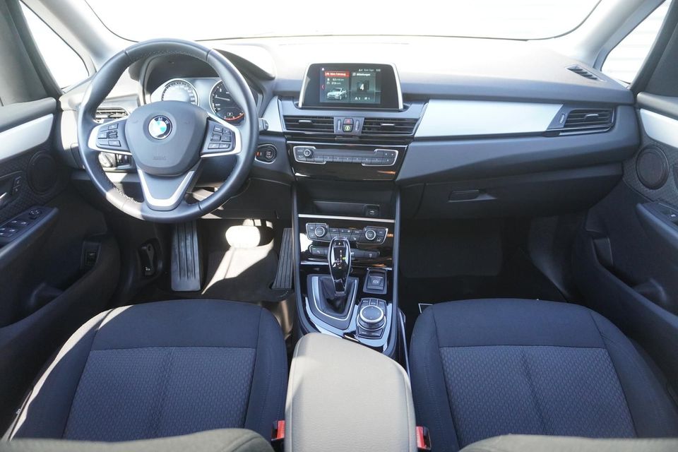 BMW 218i ACTIVE-TOURER|AUTOMATIK|NAVI|LED|AHK|DAB| in Monheim am Rhein