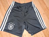 Kurze schwarze Adidas Sporthose Hose Gr. 140 Brandenburg - Michendorf Vorschau