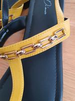 Di Nuovo Sandalen Zehentrenner Gr. 42 gelb gold Sandaletten neuw Bayern - Günzburg Vorschau