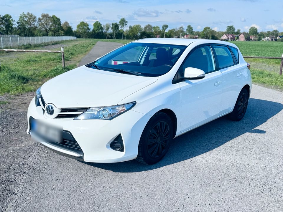 Toyota Auris Tüv Neu Bremsen Neu Scheckheft bei Toyota in Olfen