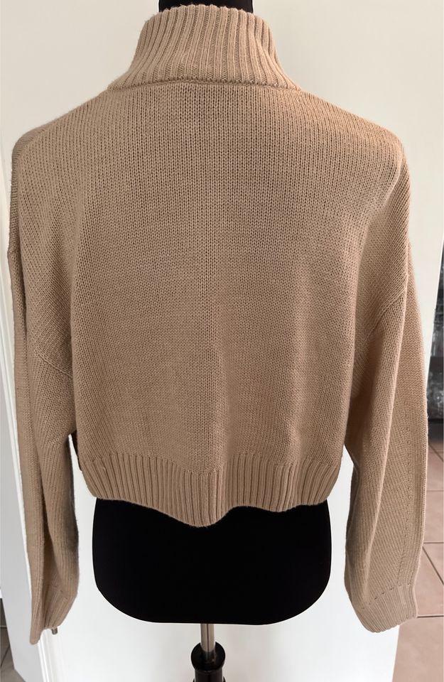 Schicke kürzere Strickjacke beige Gr. S in Elsdorf