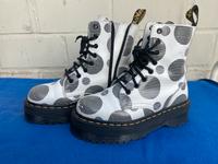 Doc Martens/ Dr. Punkte Schwarz Weiß Plateau Nordrhein-Westfalen - Werl Vorschau