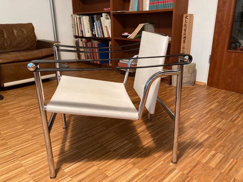 Cassina Le Corbusier LC1 Leder Sessel weiß mit schwarzen Lehnen in Sulzbach an der Murr