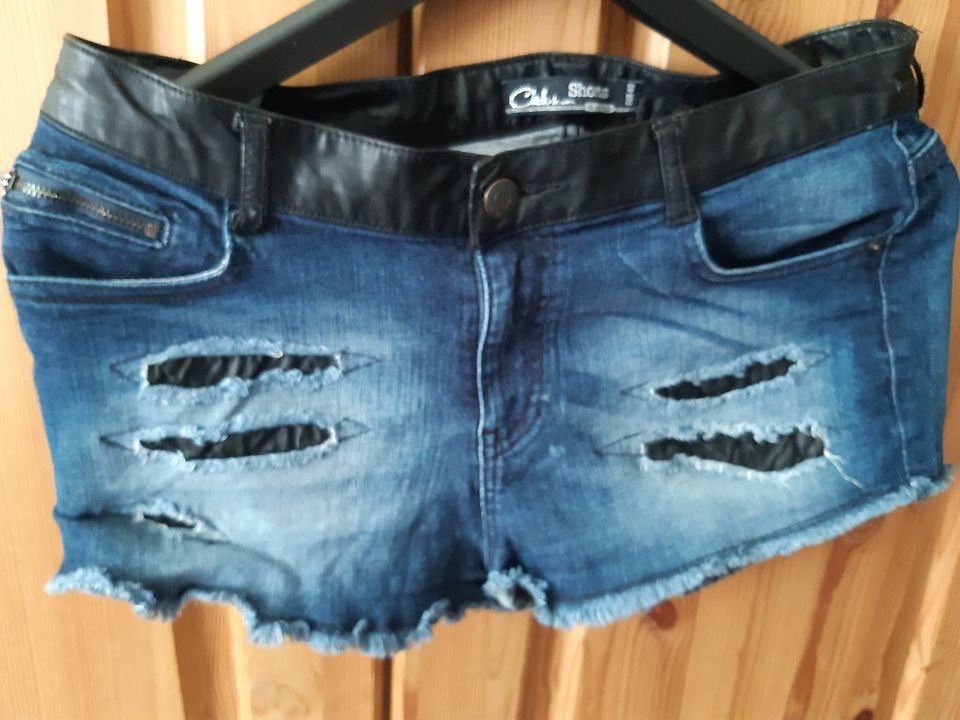 Damen /Mädchen Jeans Shorts gr 40 . in Wuppertal