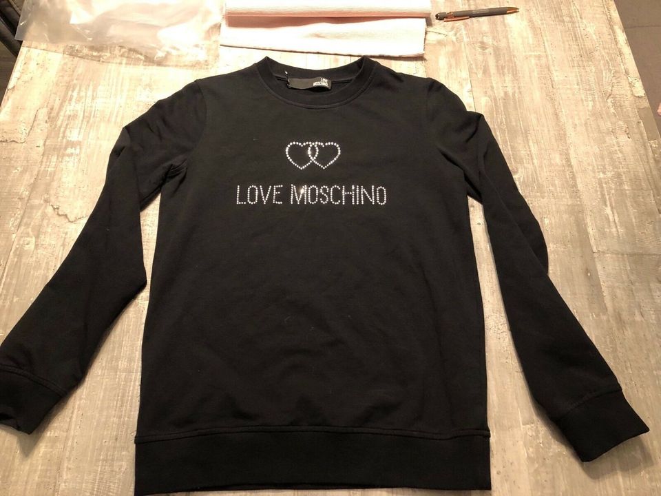 Love Moschino Pullover schwarz mit Strasssteinen Gr. 34 in Nordstemmen