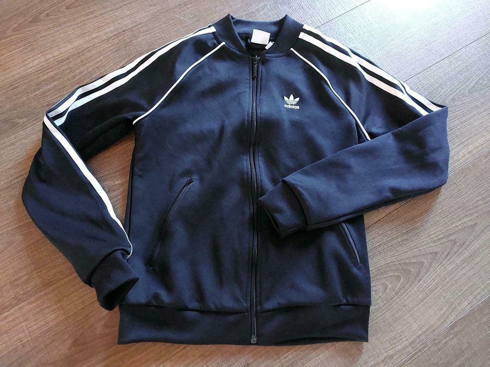 Adidas Jacke Gr. S Damen Mädchen schwarz Weste Trainingsjacke in Bayern -  Friedberg | eBay Kleinanzeigen ist jetzt Kleinanzeigen