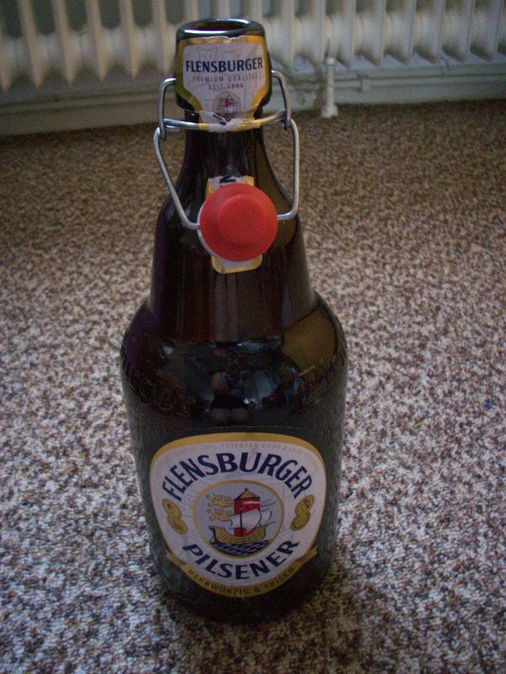 Leere 2 Liter  ; Bier -  Flasche in Delligsen