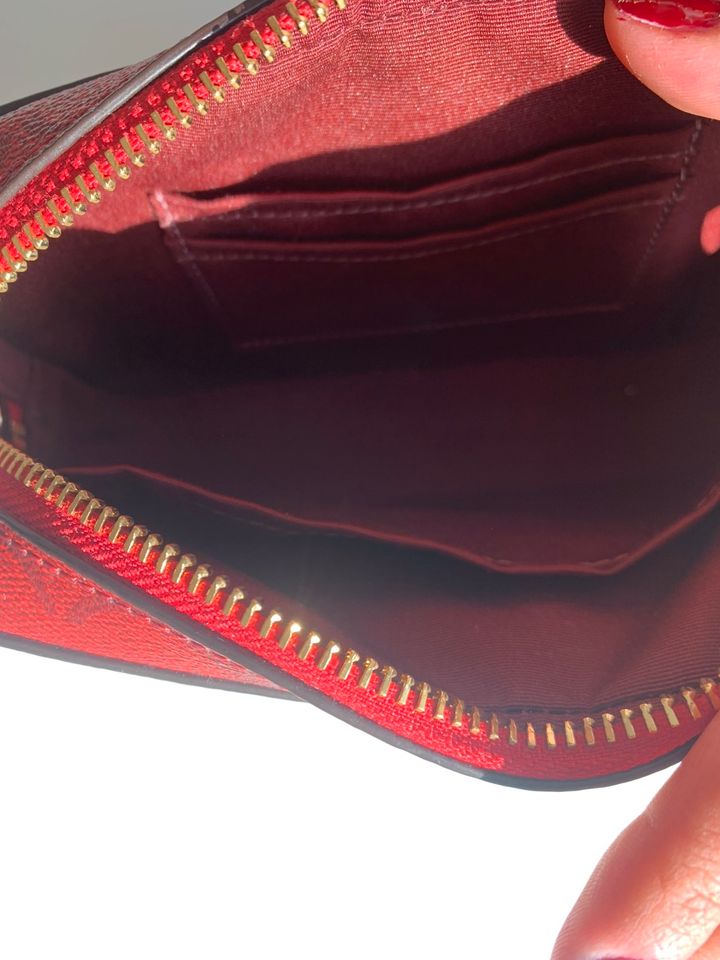 Kleine rote Tasche von Coach in Berlin