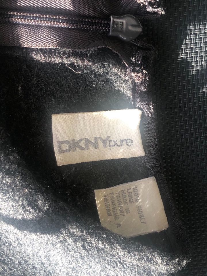 DKNY Kleid 100% Wolle ärmellos Gr. S in Berlin