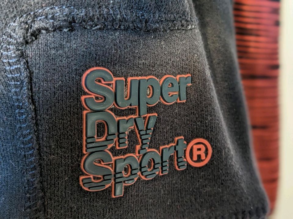 Superdry Sport Pulli Kapuzenpullover, neuwertig Gr.38 in Maisach