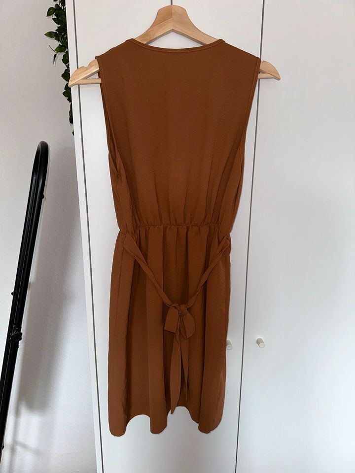 Braunes Kleid von Colloseum, Größe L in Lugau